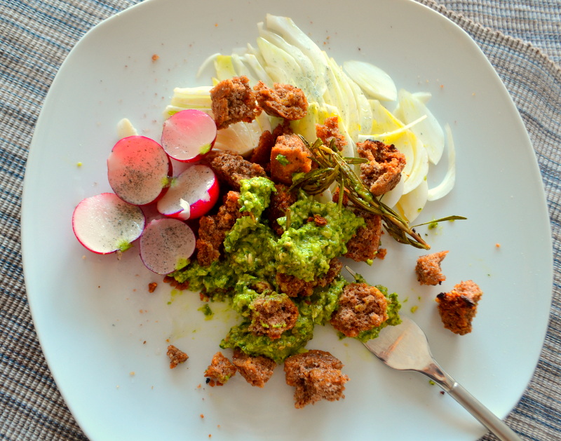 Brotsalat mit Bärlauch-Zucchini-Pesto – Weltküche